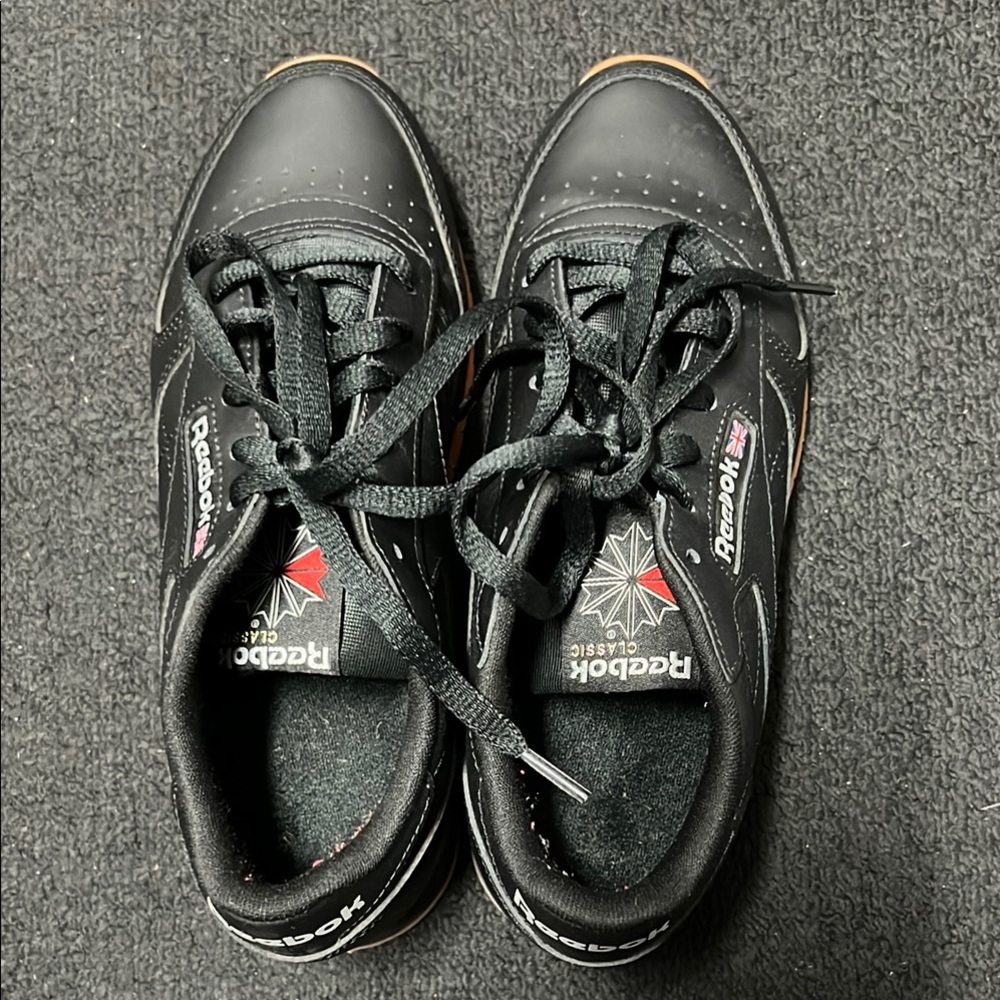 Reebok Black Classic Sneakers Low-Top Design